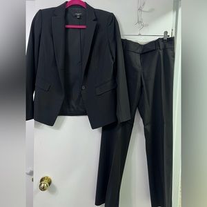 Ann Taylor Petite cropped Blazer and Pants Suit Size 2-4P Excellent Condition